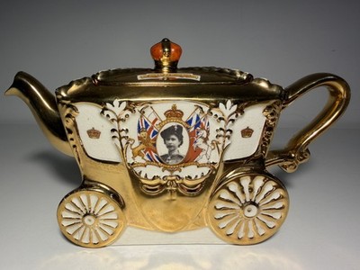 Queen Elizabeth ll Krönung Teekanne Gold Royal Coach Garden House Pottery 1953