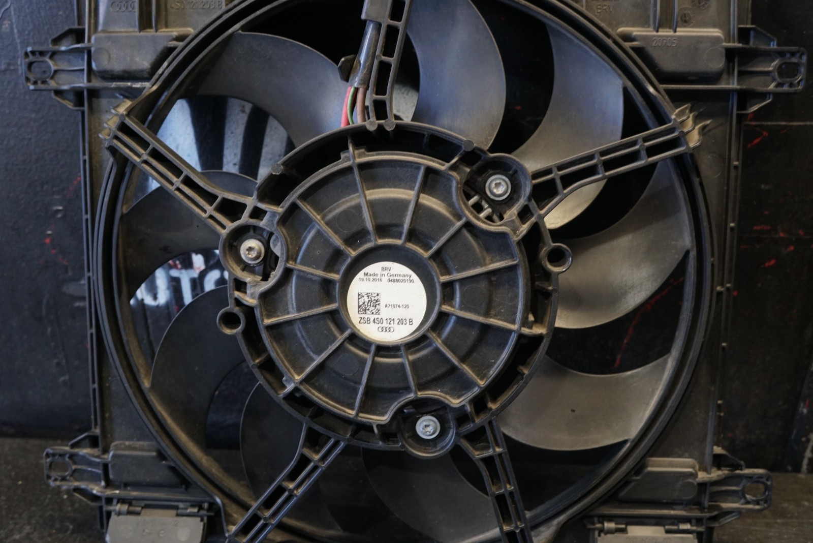 Audi R8 2017-2023 Left Fan blade P/N 4S0121203B