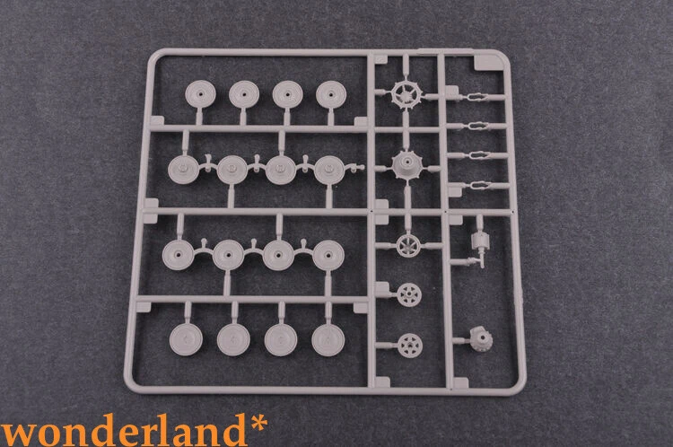 Trumpeter 1/72 07122 German Jagdpanzer E-100 - Image 3 of 4