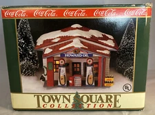 1992 Coca Cola Coke Town Square Howard Oil Service Station in Box @B
