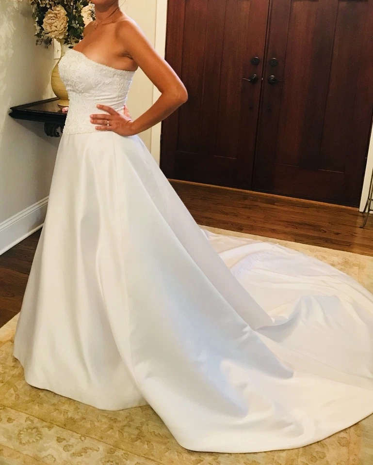 Vestido de novia Allure Bridals talla 8 blanco sin tirantes con lentejuelas y tren Foto 3 de 4