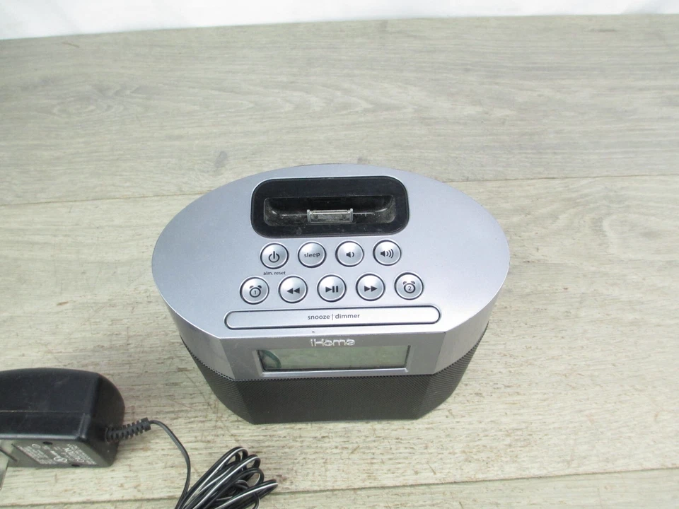 Base de carga de reloj despertador doble IHome IP23 para iPod Apple iPhone con adaptador de CA Foto 3 de 4