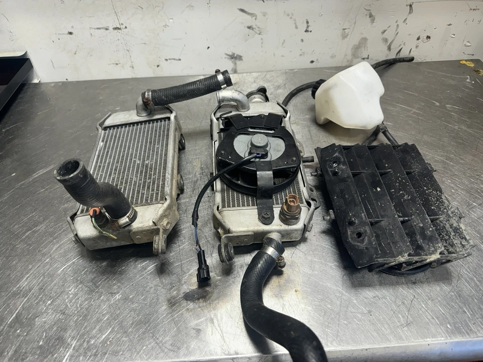 Radiadores radiadores izquierdo y derecho Kawasaki KLX250S 2009 OEM con ventilador Foto 2 de 4