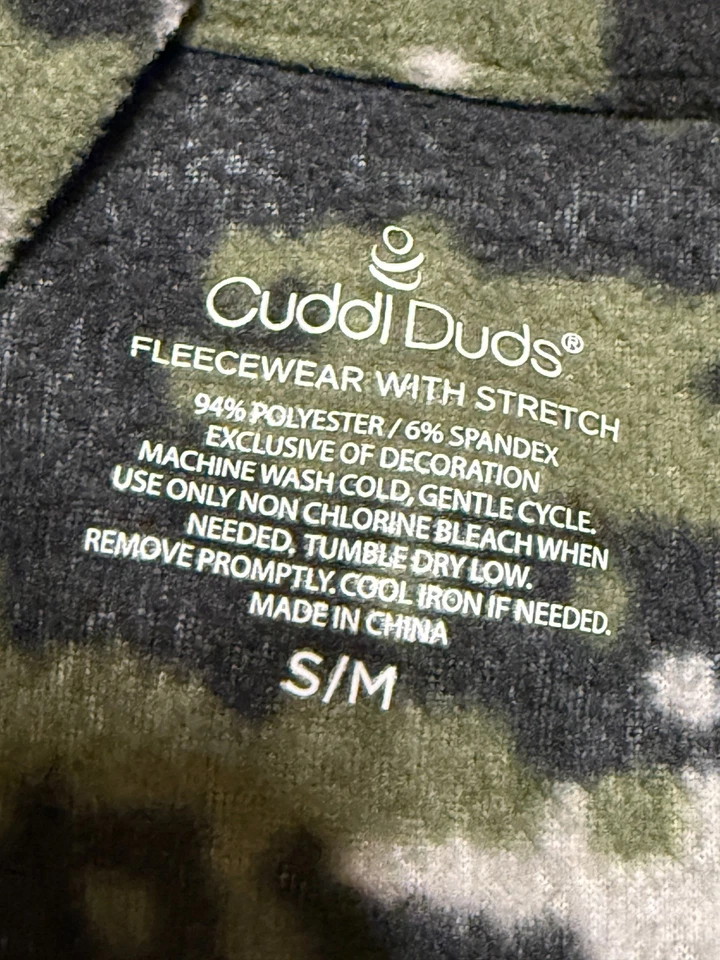Cuddl Duds Shawl Women's Size S/M, Green Black, Long Sleeve Camouflage - Image 3 of 4