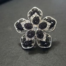 Silver tone flower ring - Adjustable