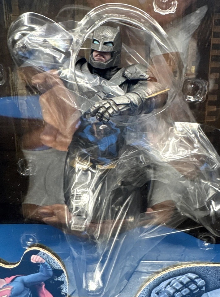 NOVA Estátua Kotobukiya Batman vs Superman BATMAN ArtFX+ Escala 1/10 NISB - Imagem 2 de 4