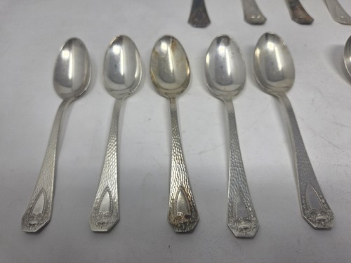 Lot of 17 Heraldic 1847 Rogers Bros Hammered Silverplate Flatware - Picture 3 of 6
