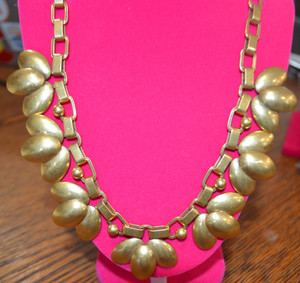 Authentic Stella & Dot Egyptian Lily Textured Satin Gold Plated Chain Necklace Fantasy