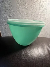 Tupperware 679 Jadite Lettuce Keeper Crisp-It Bowl and Lid Vintage