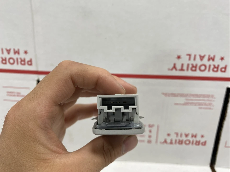 2002 Volkswagen Passat | Rear Reading Dome Light - OEM# 3B0 947 291 - Image 3 of 4