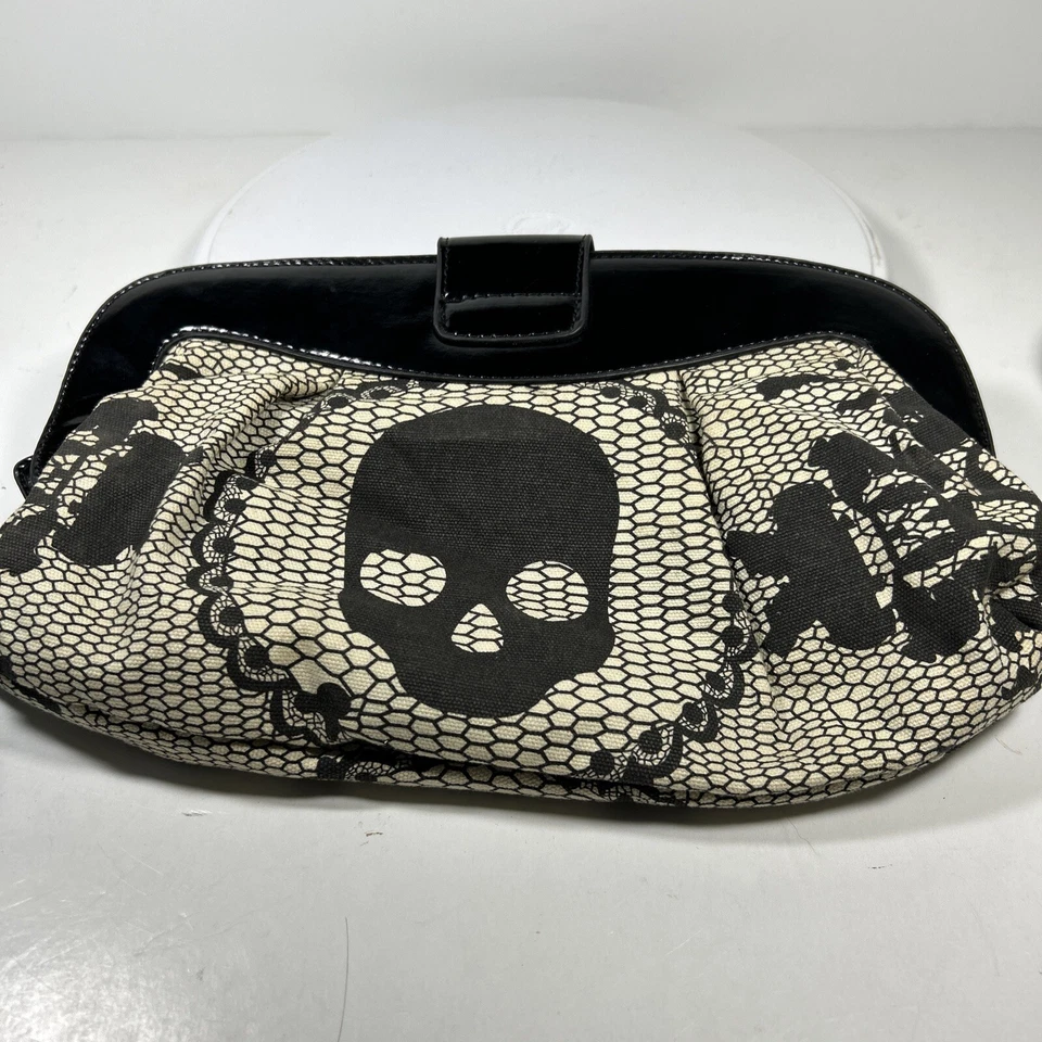 💀Bolsa de mão de mão de punho de ferro caveira RARA bolsa tote gótica preta bege zíper - Imagem 3 de 4