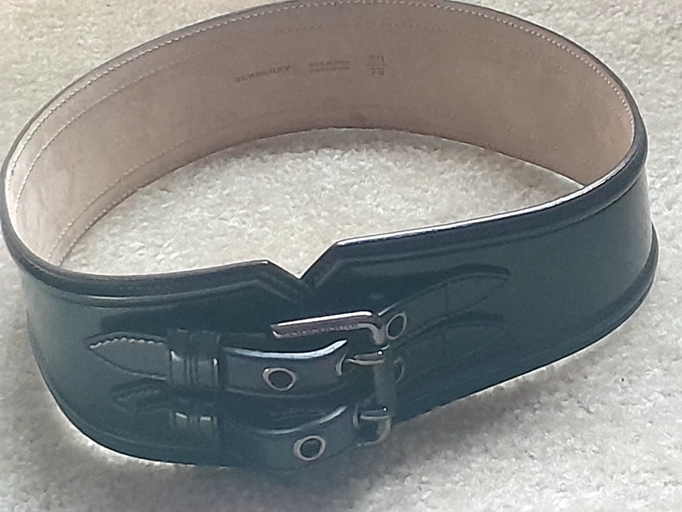 Cinturón Burberry charol negro con doble - talla 30 Foto 2 de 4