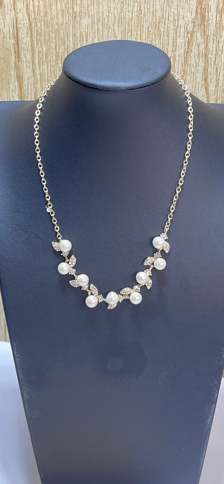 Juego de caja de collar/pendientes Charter Club tono plata imitación perlas y cristal Foto 4 de 4