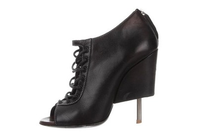Beautiful GIVENCHY NISSA Leather Lace Up Bootie with Screw Heel Sz. 6