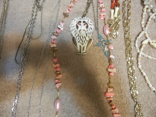VINTAGE JEWERY, USED, OVER 25 PCS ALL SOLD TOGETHER MOSTLY LONG NECKLACES - Picture 8 of 15