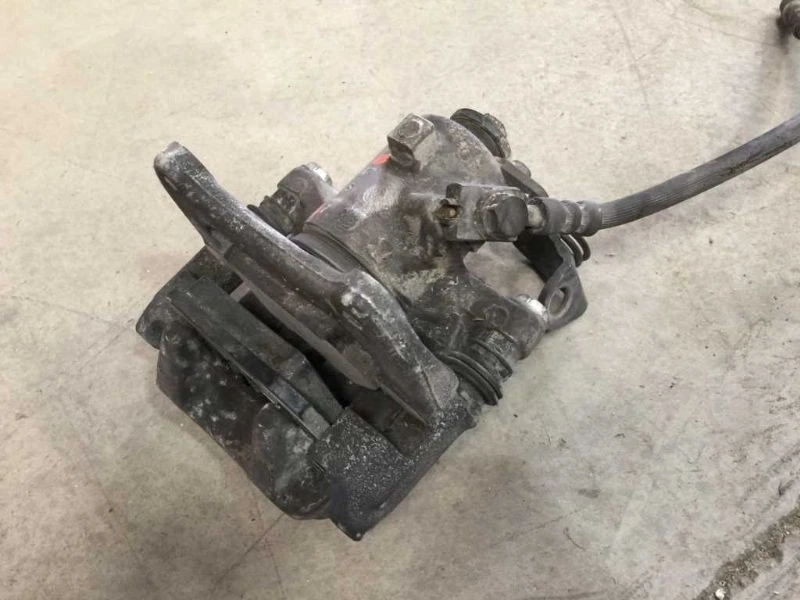 Pinza trasera derecha derecha 99-05 Audi A6 Quattro V6 con montaje de soporte Foto 4 de 4