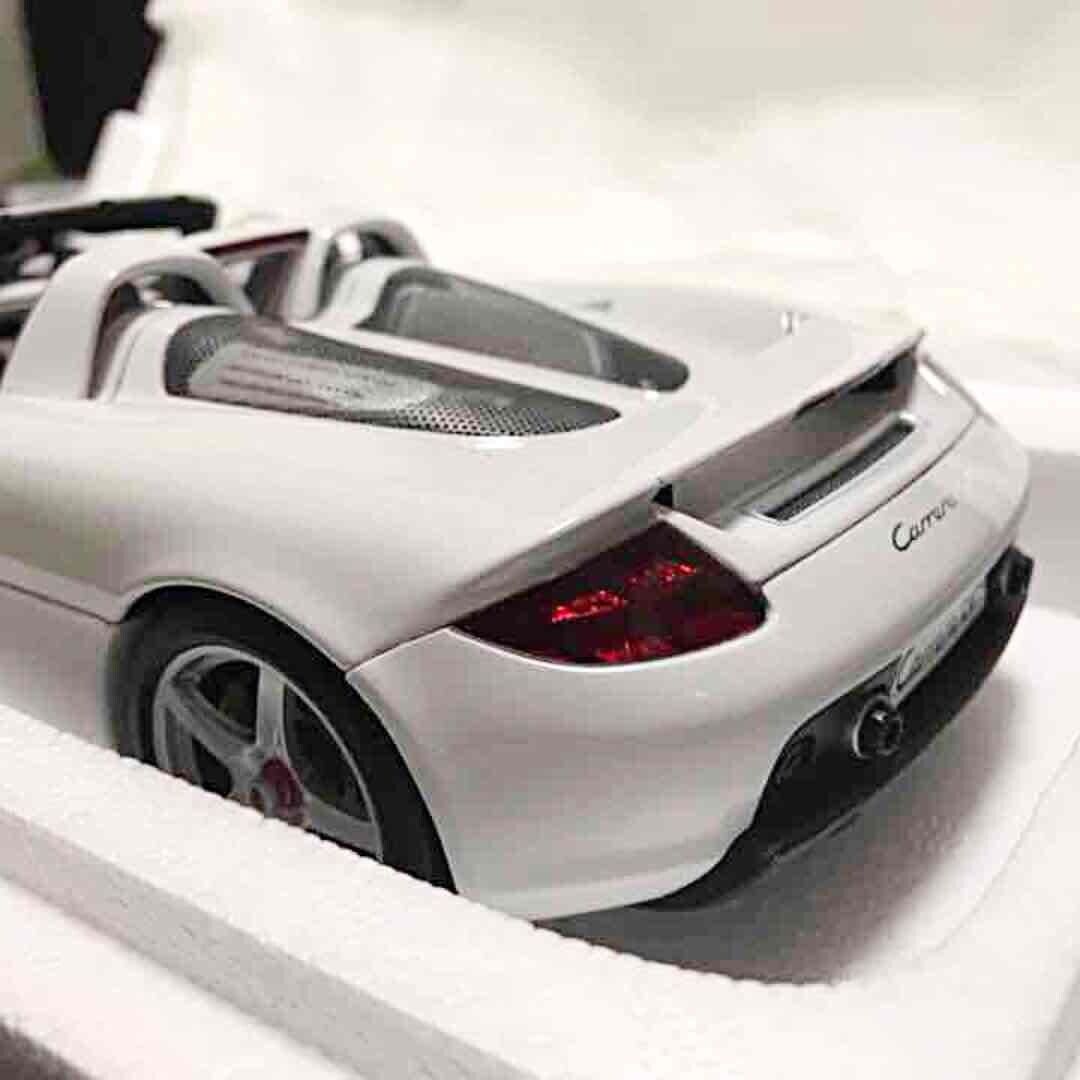 1/18 AUTOart Porsche carrera GT White w/ Box From Japan 1/18 AUTOart Porsche carrera GT White w/ Box From Japan