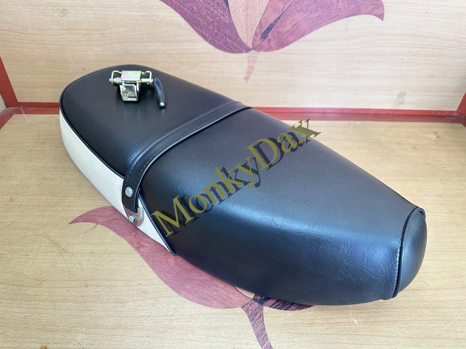 1982-1983 Honda C70 Passport Seat. 82-83 Cub Passport 70 C70 Saddle & Latch Lock - Image 3 of 4