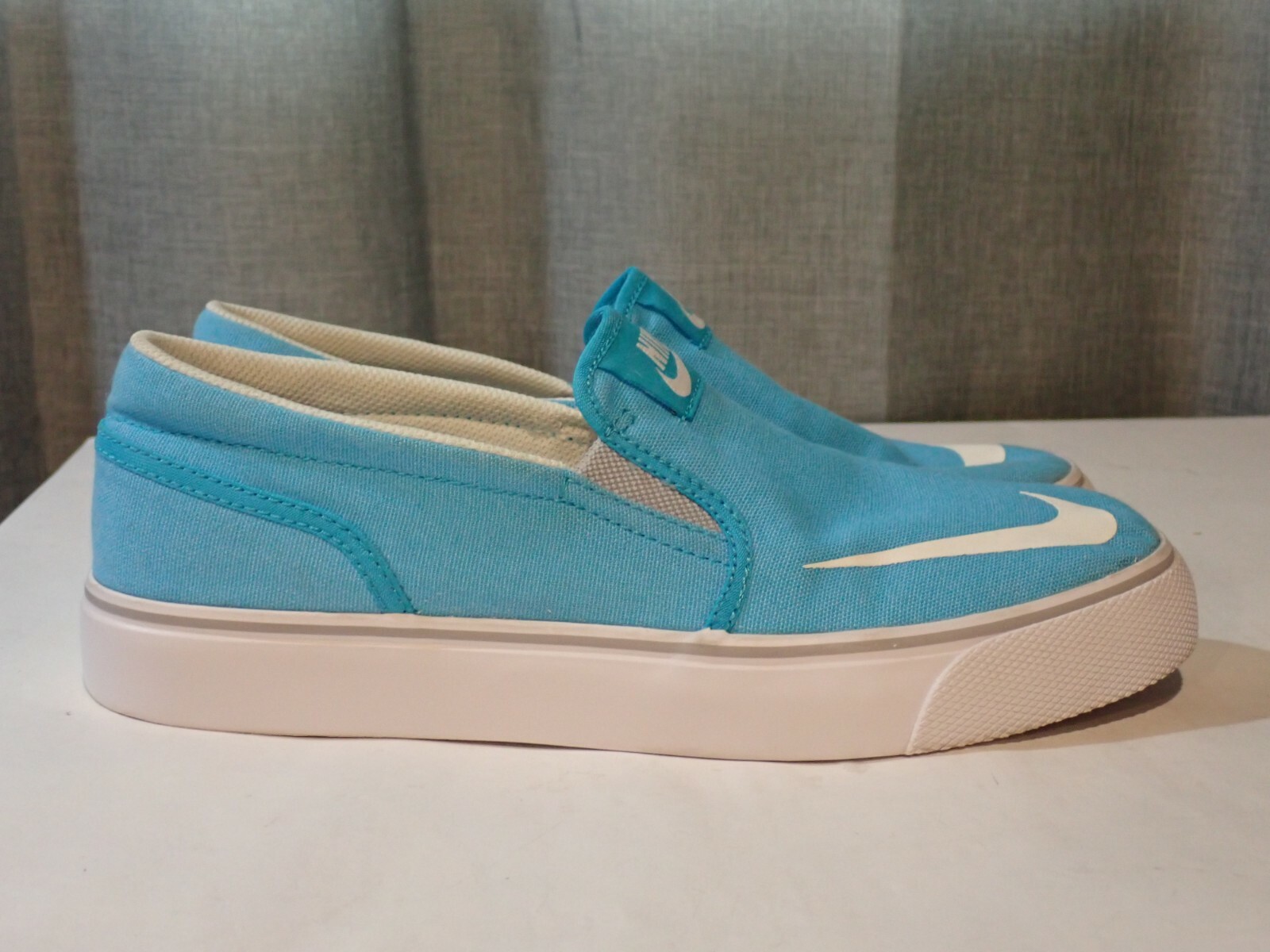 nike toki slip on shoes