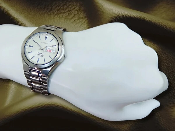 SEIKO Dolce 8F33-0030 Titanium Perpetual Calendar Watch Silver