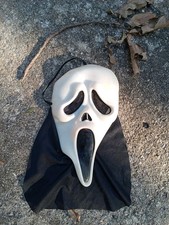 Fun World Easter Unlimited 90s Woodsboro Ghostface Father Death Scream Mask