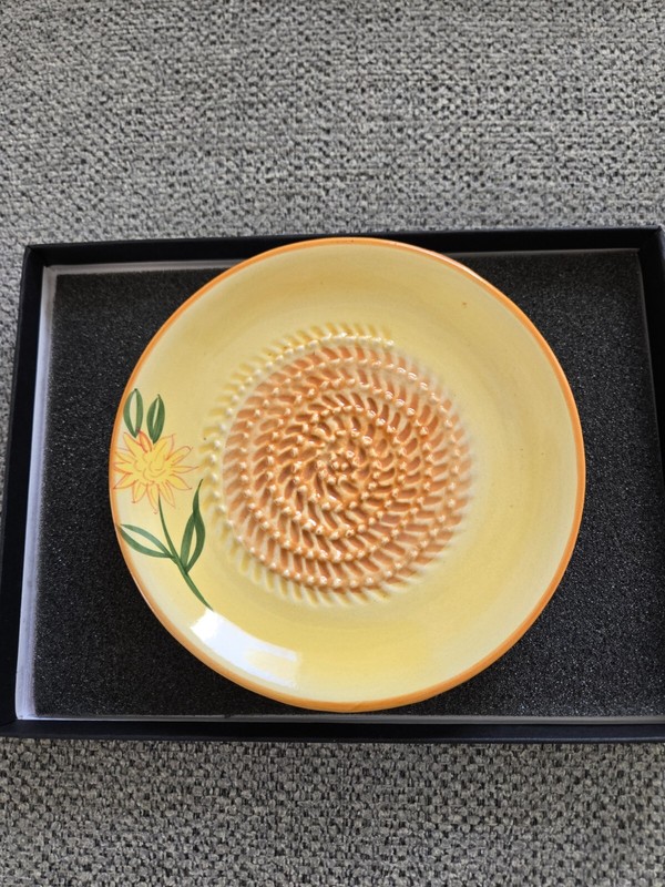 Smart Inventions Grater Dish Green Yellow Flower Raised Grating Teeth Plate