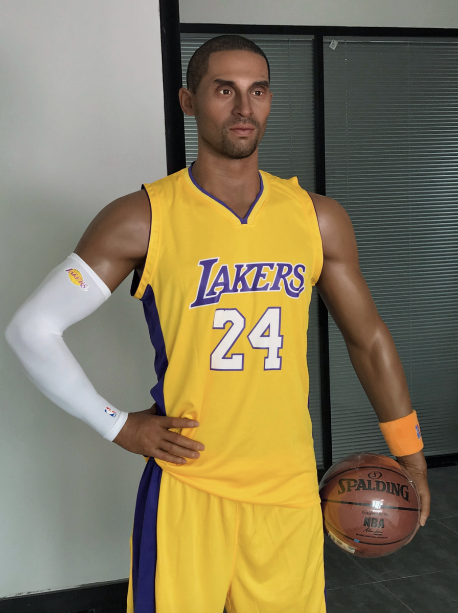 Life Size Kobe Bryant Lakers Posing Wax Statue Movie Star