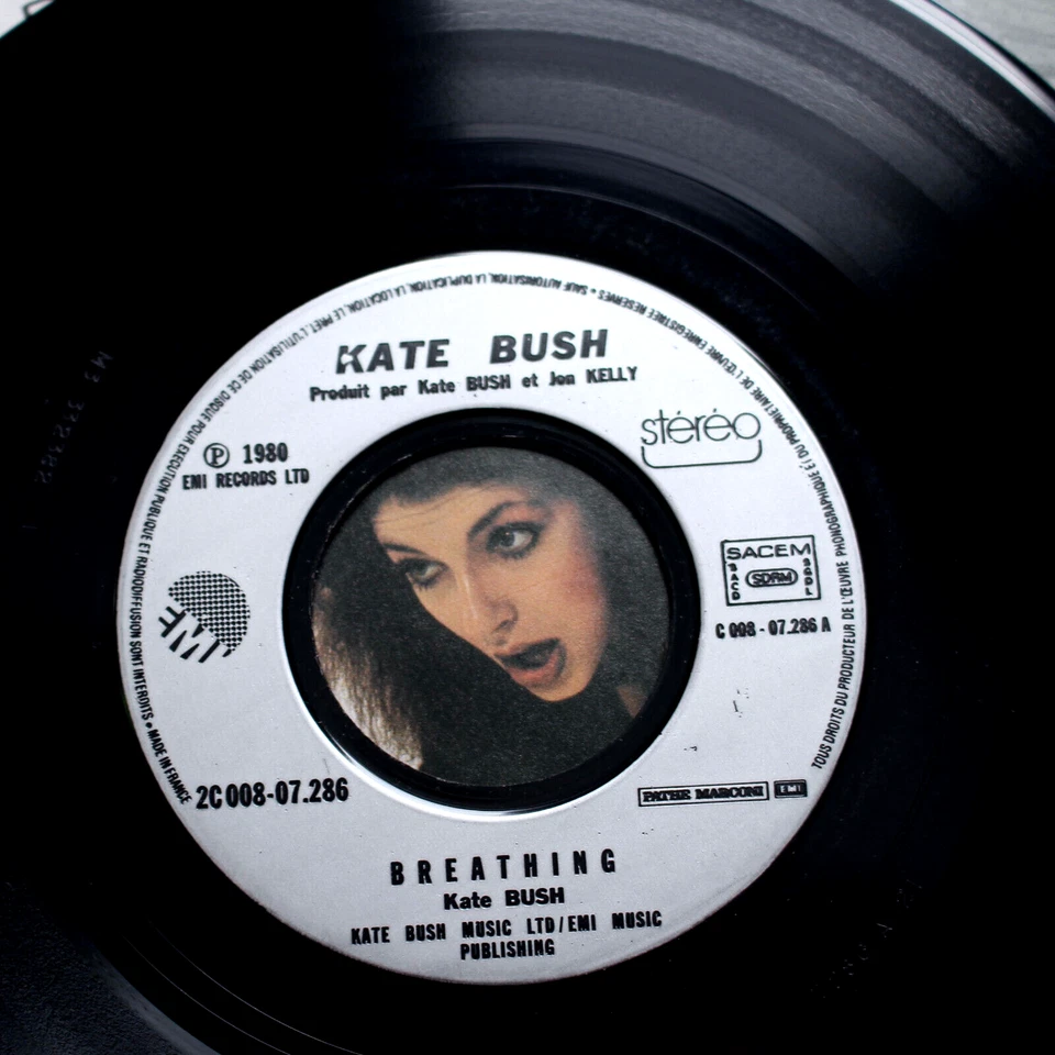 MEGA RARE 1980 ORIGINAL FRANCE EXCLUSIVE KATE BUSH BREATHING 7" VINYL 45 - Image 4 of 4