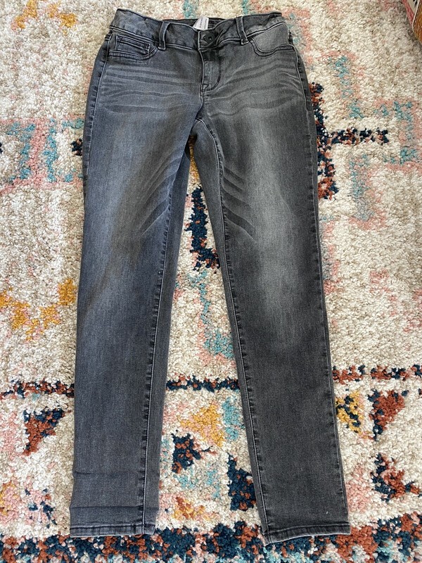 Woman’s Maurices charcoal Jeggings Jeans small short EUC #19