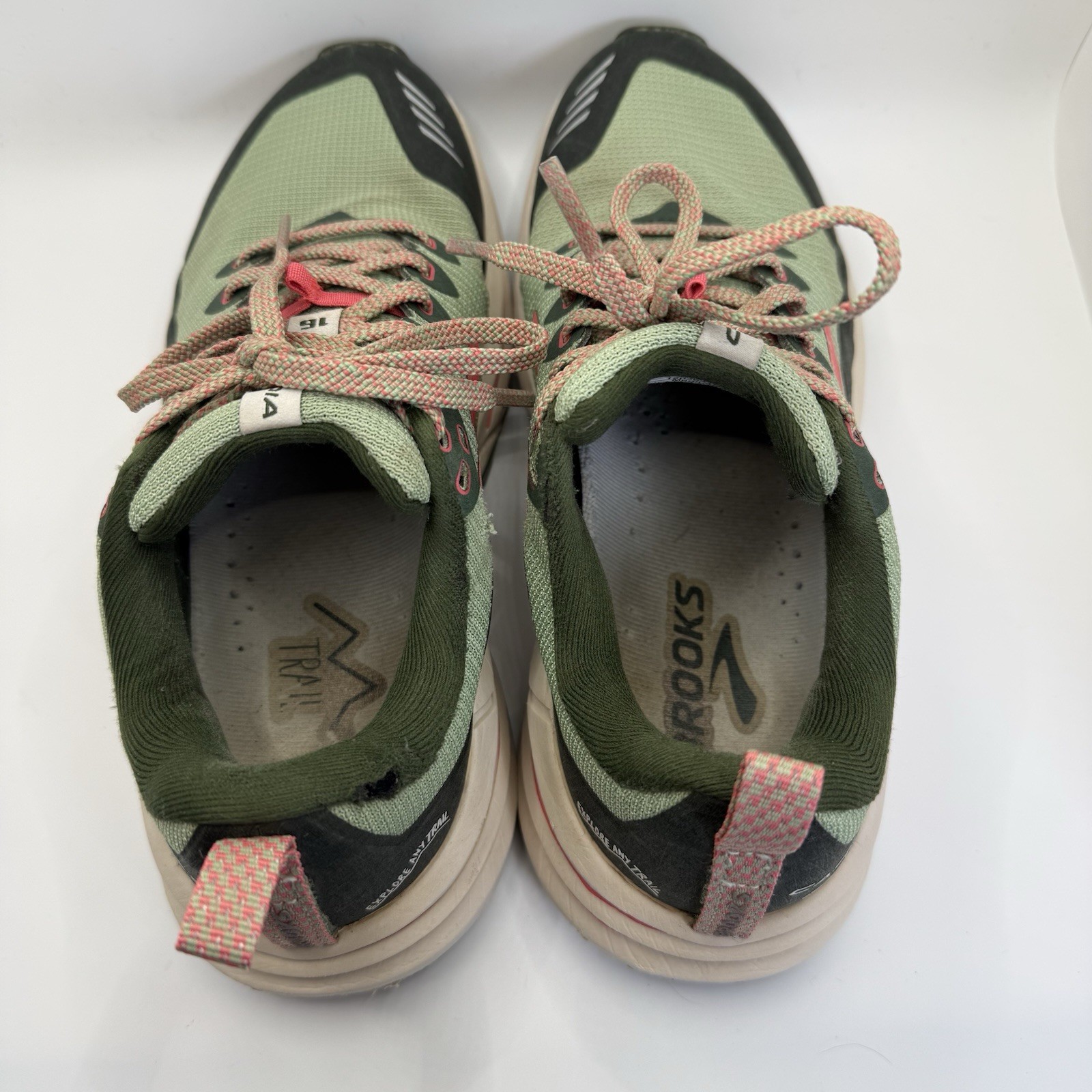 Brooks Cascadia 16 Green Trail Outdoor Hiking Shoes 1203631B394 Women's Size 7.5