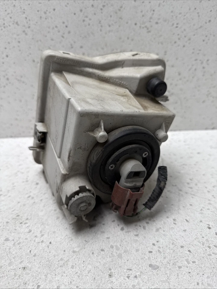 2006-2010 Lexus IS250 IS350 Right / Passenger Side Fog Light Assembly OEM - Image 4 of 4