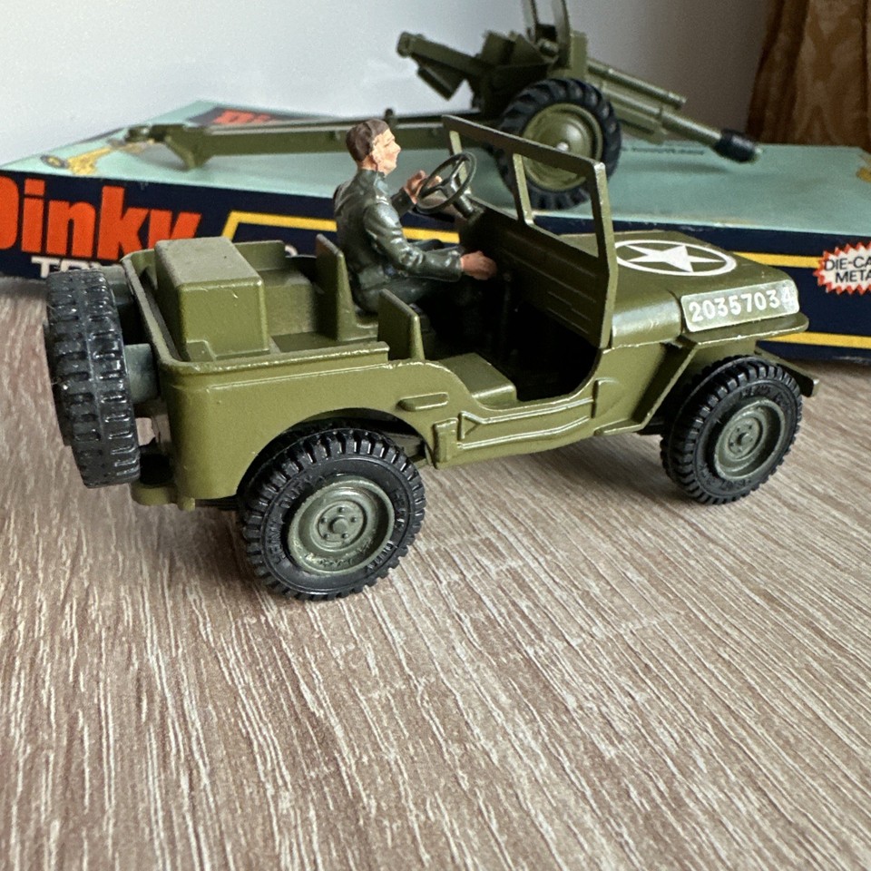 Dinky Toys 615 US Jeep with 105mm Howitzer in American Army Livery with a driver and another loose f