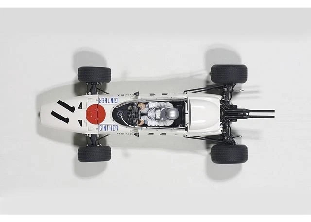 86599 AUTOart 1:18 Honda RA272 F1 '65 #11 Mexican GP Win with driver figure - Image 4 of 4