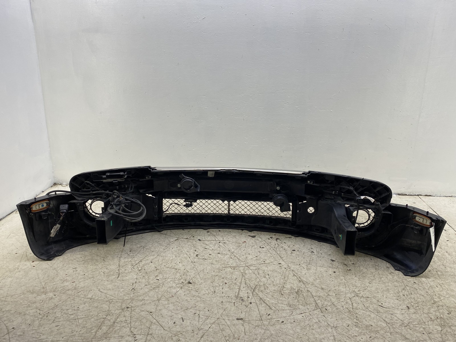 2010-2016 BENTLEY MULSANNE FRONT BUMPER COVER FOG LIGHT W/O RADAR SENSORS