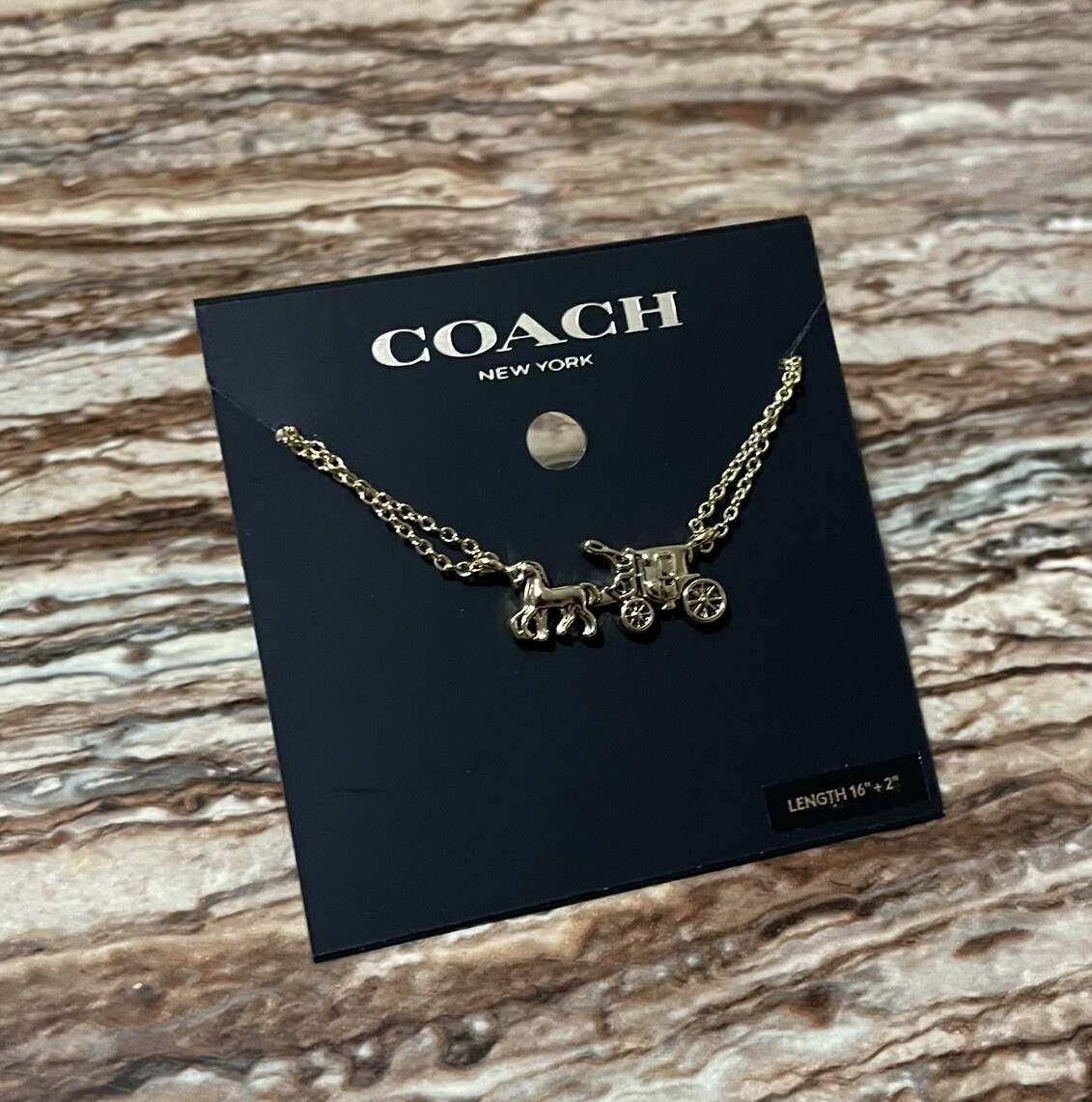 希少✨Coach ゴールド金具 アクセサリーポーチ ワンショルダー シグネチャー Coach Jewelry Gold Necklace Horse And Carriage Pendant Necklace 18