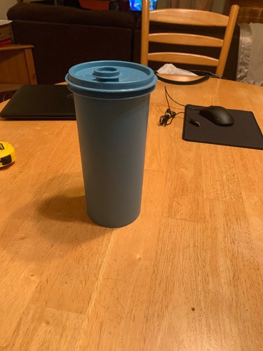 Tall Blue Tecnicware PT 0329 Liquid Container 9.5” Tall 4.5” Across Nice