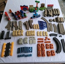 Thomas  Friends 148 Pcs Train Set Mattel Gullane 2006 2013 Station 6 Locomotive