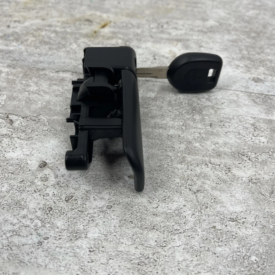 Guantera Mitsubishi Eclipse 2000-2003 cierre negro con llave Foto 4 de 4