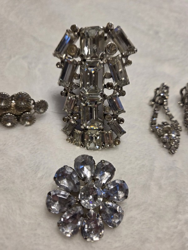 Lot Of 4 Glamorous Crystal/rhinestone Jewelry Items, Shoe Clip, Clip-on Earrings