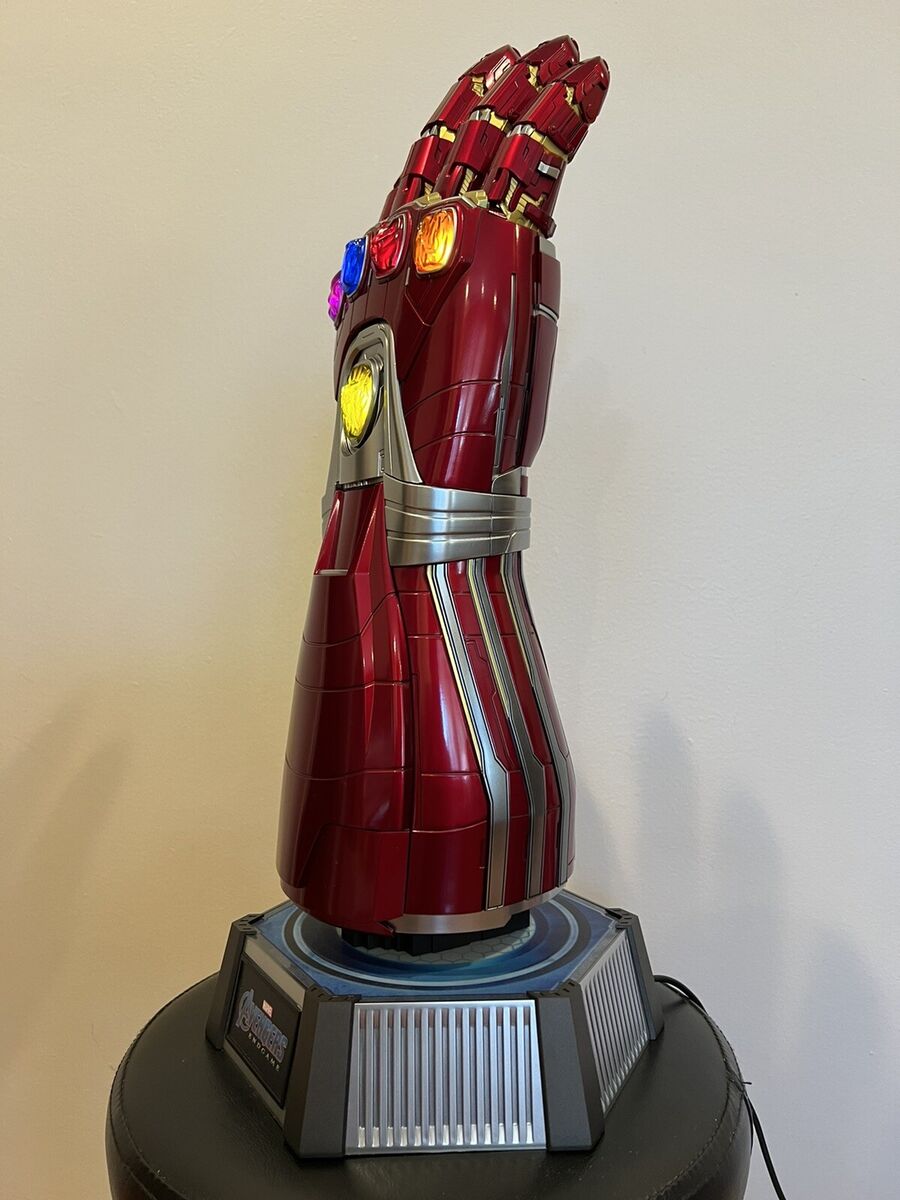 Hot Toys 1:1 Life-Size Nano Gauntlet - Prop Replica - Marvel Hot Toys 1:1 Life-Size Nano Gauntlet - Prop Replica - Marvel