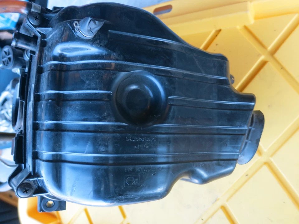 Honda CBR 250 R 2011 caja de aire Foto 2 de 4