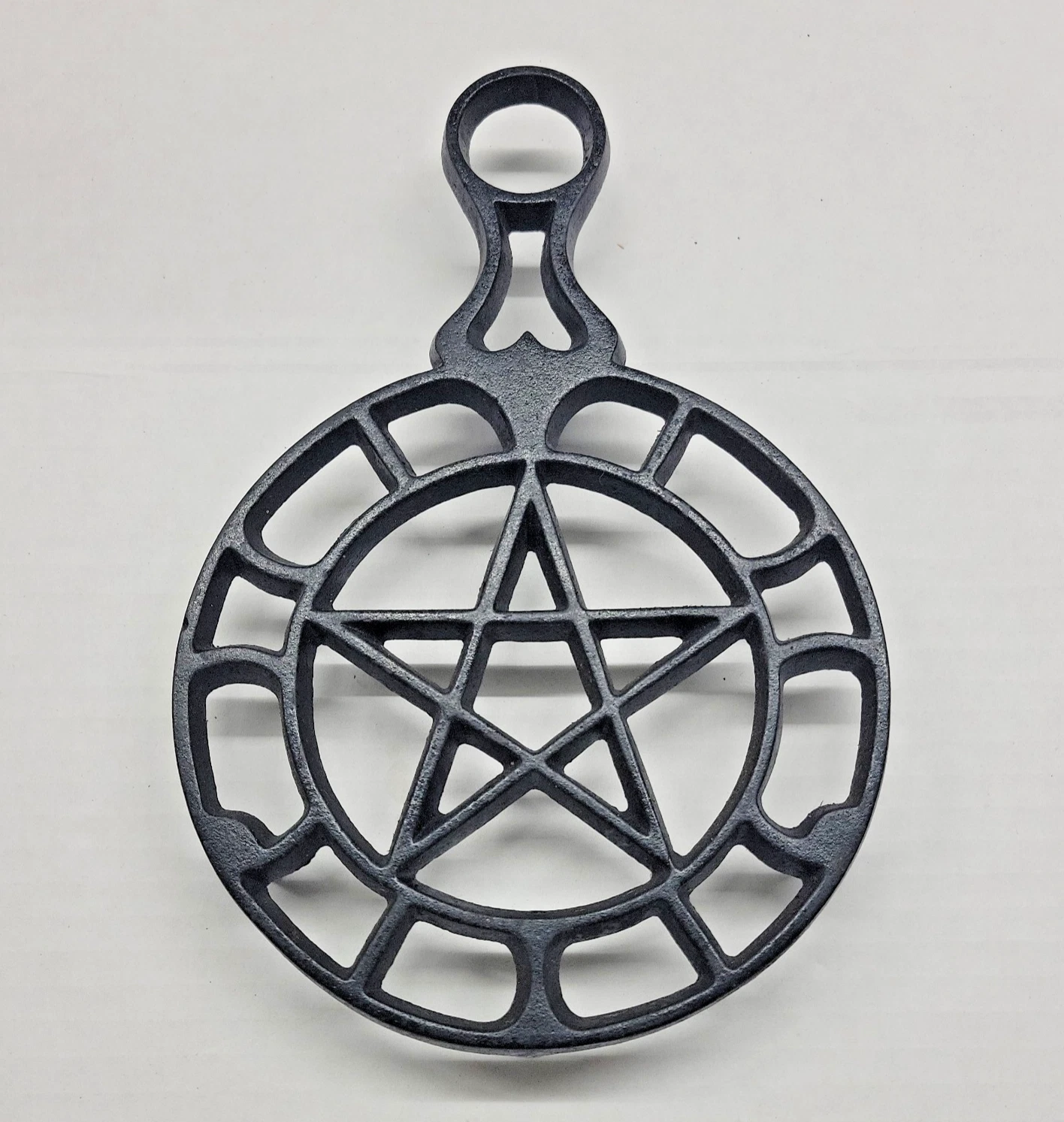 Griswold #1740 5 Pointed Star Cast Iron Trivet Vtg 1950s 3-footed Hot Plate - product detail image 1