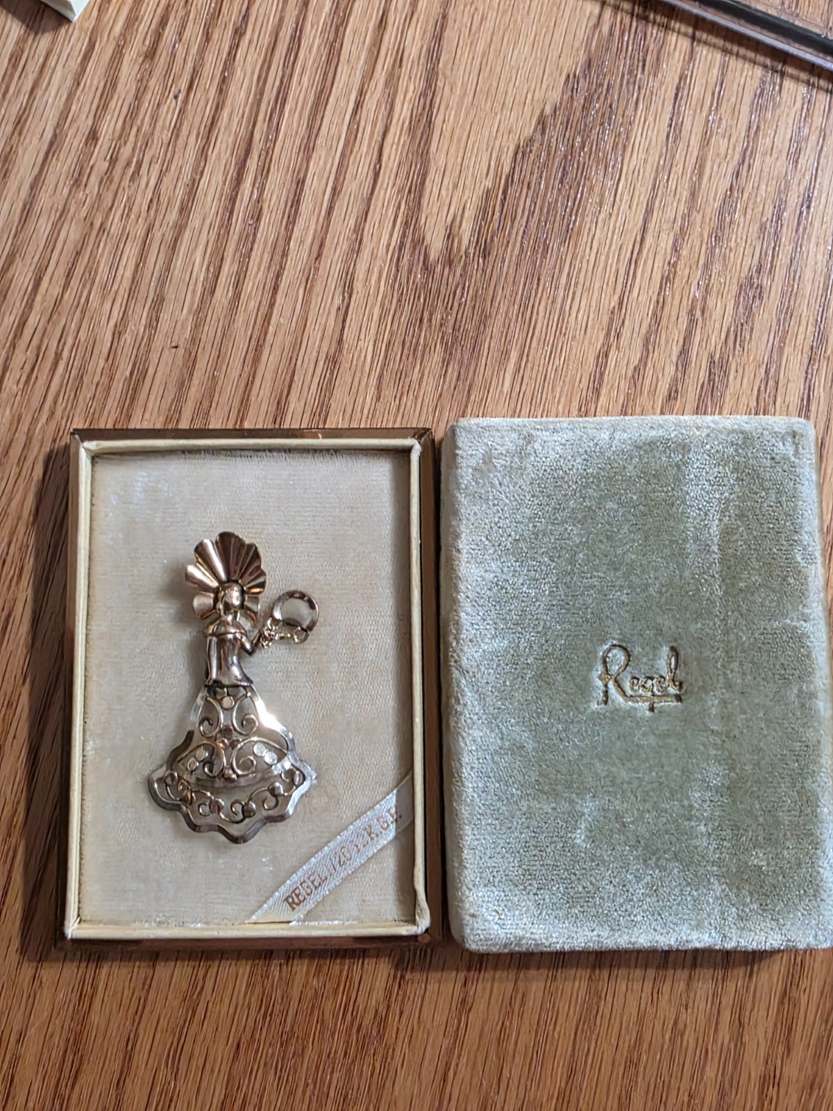 ANTIQUE 2 1/4