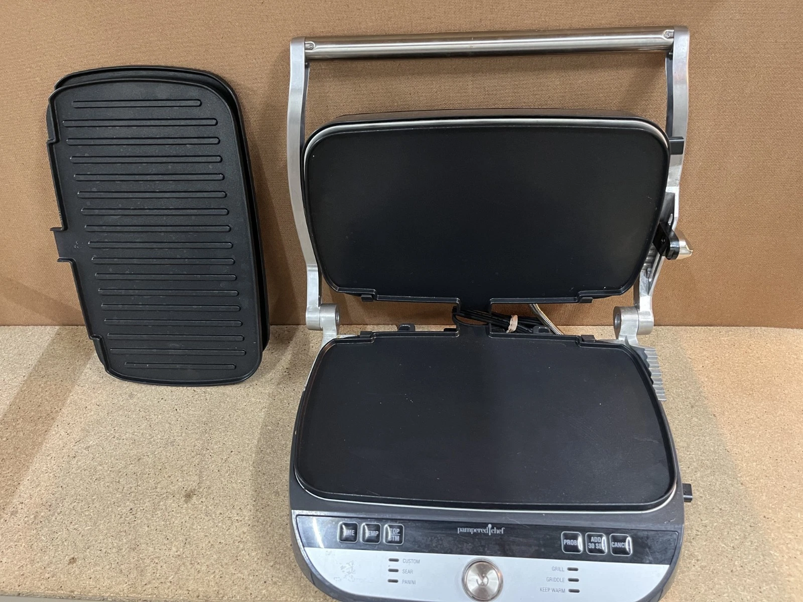 Pampered Chef Electric Grill W/ Ridged Flat Griddle Plates 100348 No Drip Tray