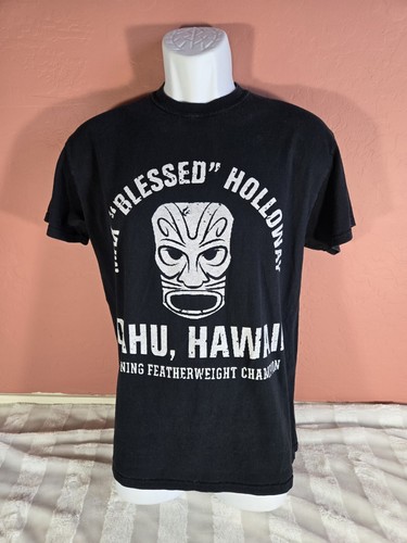 Herren Max Blessed Holloway Oahu HI Reigning Featherweight Champion Tiki T-Shirt M