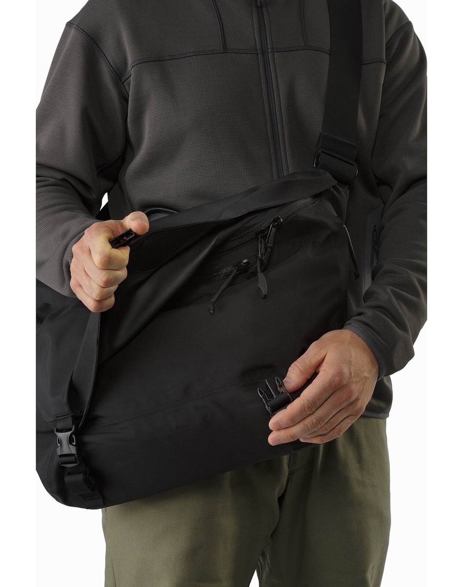 NWT Arc'teryx Leaf Black Courier Messenger Bag 15 One Size NWT Arc'teryx Leaf Black Courier Messenger Bag 15 One Size