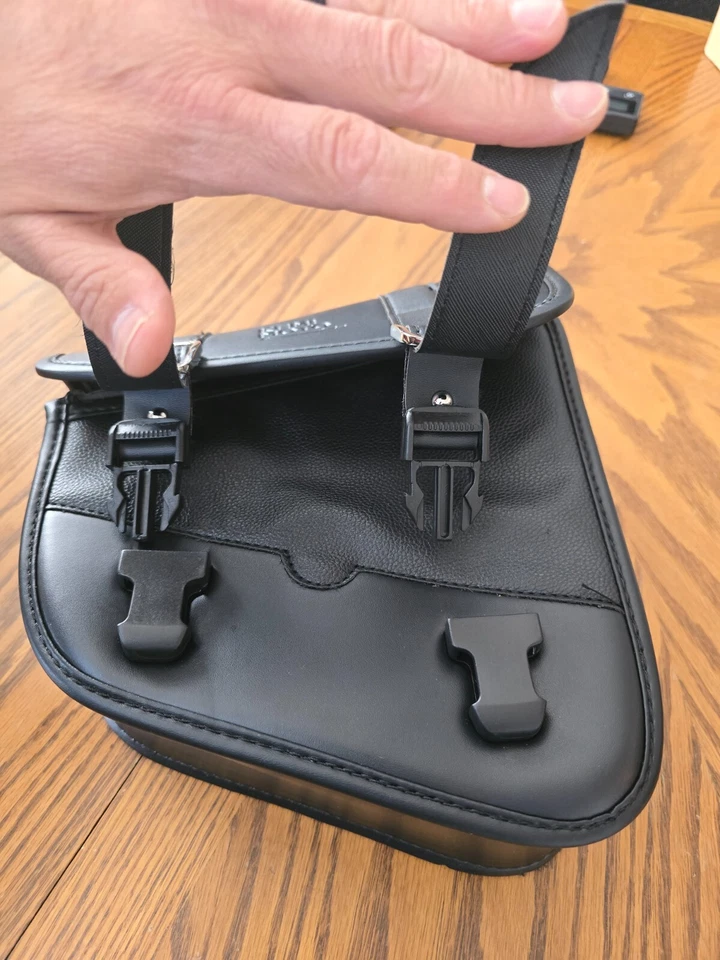 Alforja Kemi Moto de cuero sintético negra para moto Foto 3 de 4