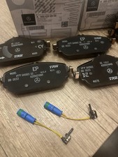Mercedes E-Klasse W213 Bremsbeläge Original VA und HA mit Kontakten NEU Mercedes E-Klasse W213 Bremsbeläge Original VA und HA mit Kontakten NEU