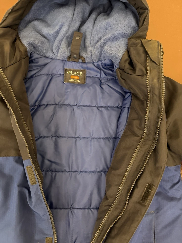 Abrigo de invierno con capucha mediano para niños Children’s Place 10/12 Foto 3 de 4