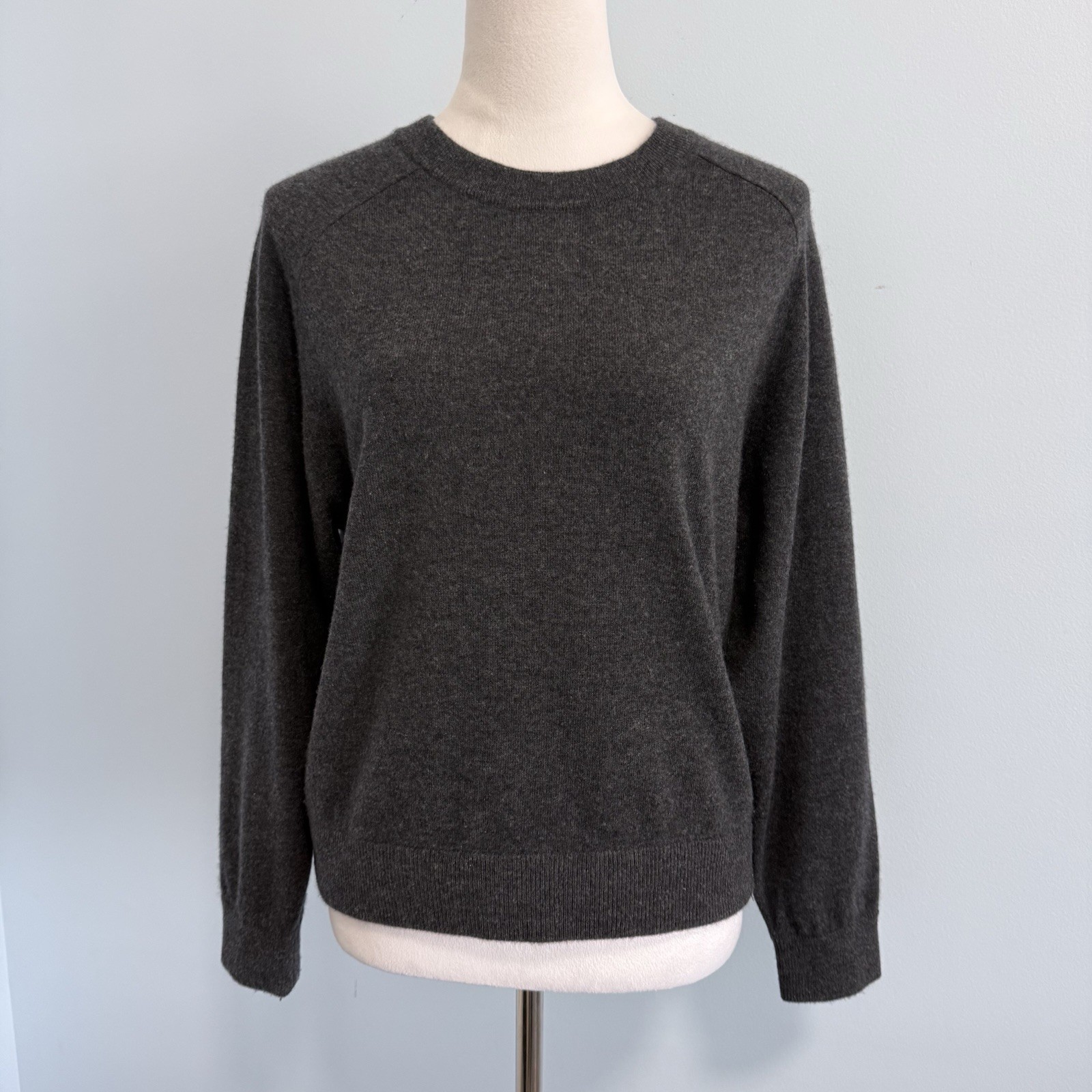 Vince Women’s 100% Cashmere Grey Sweater Size XS
